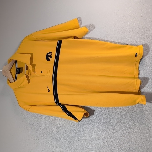 Iowa Hawkeye‎ Men's Medium Dri- Fit Nike Team Yellow and Black - Picture 1 of 4